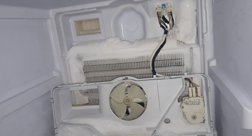 Ремонт холодильника. Гостиный двор