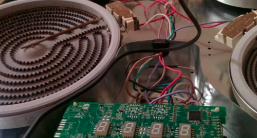 Ремонт стеклокерамической варочной панели. Гостиный двор